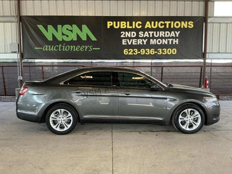 2015-ford-taurus-sdn-image-1