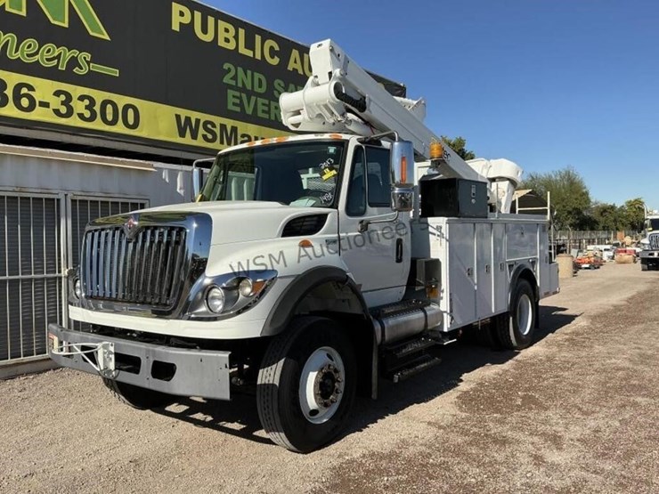 2013-international-7400-image-2