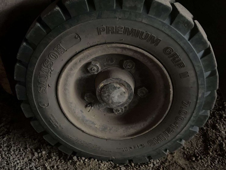 hyster-model-80-all-terrain-forklift-image-19