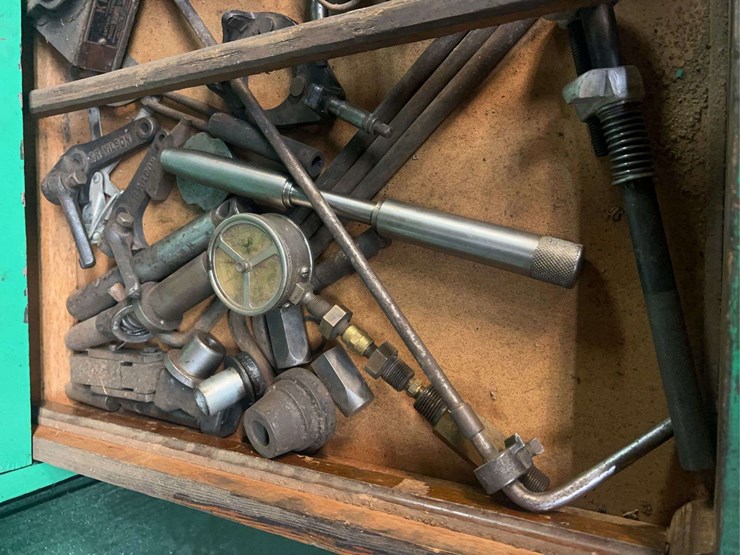 (2)-cabinets-with-contents-image-15