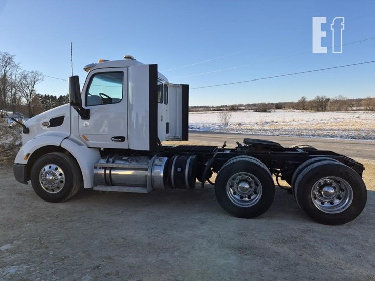 2017-peterbilt-579-image-15