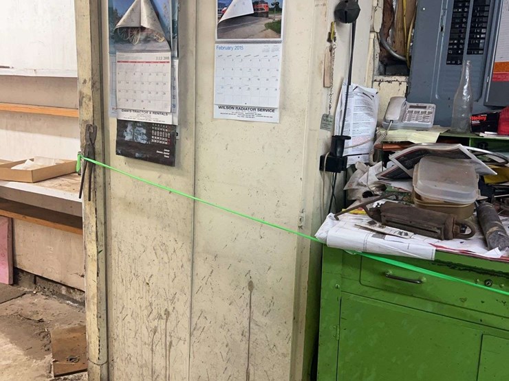 cabinets,-tools,-and-drill-presses-image-2