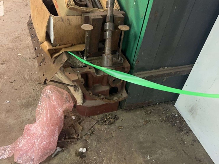 (2)-cabinets-with-contents-image-7