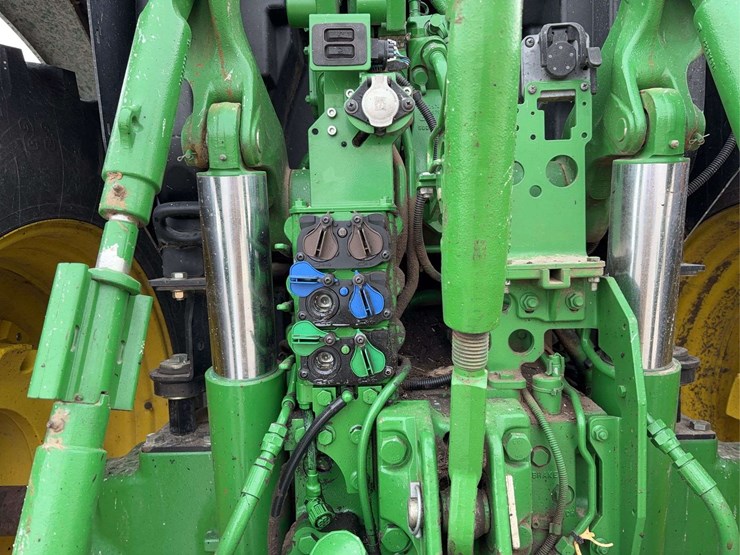 john-deere-6215r-image-6
