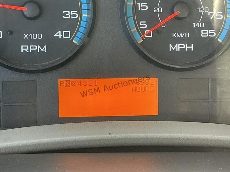 2009-international-7400-image-27