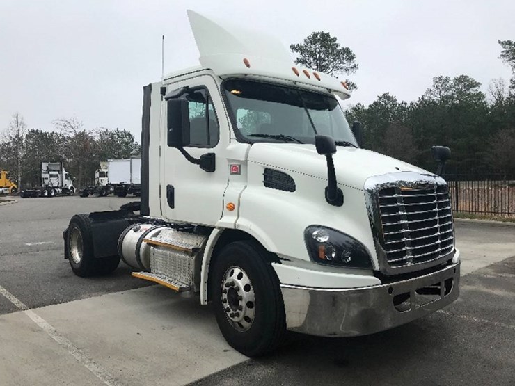2017-freightliner-cascadia-113-image-1