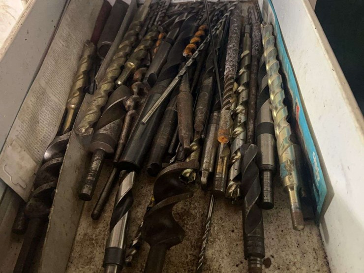 (2)-cabinets-with-contents-image-25