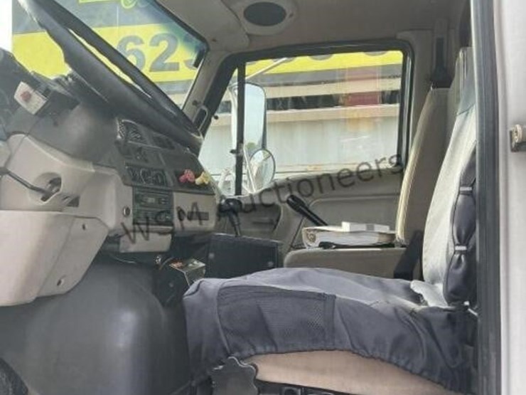 2007-sterling-l7500-image-30