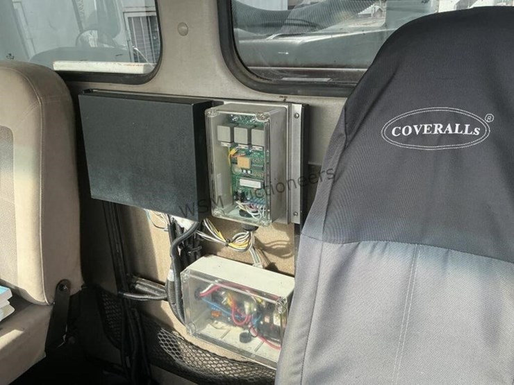 2007-sterling-l7500-image-28