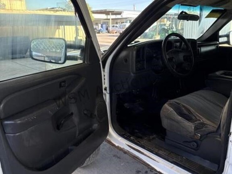 2005-gmc-sierra-3500-image-25