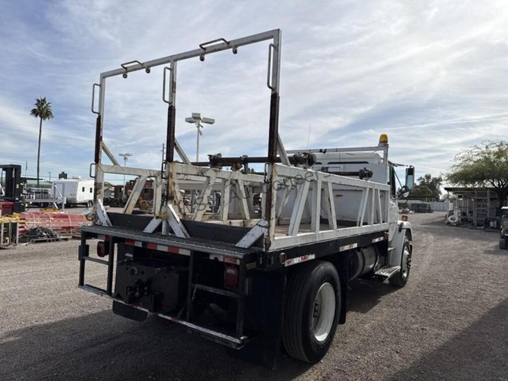 2003-freightliner-fl70-image-8