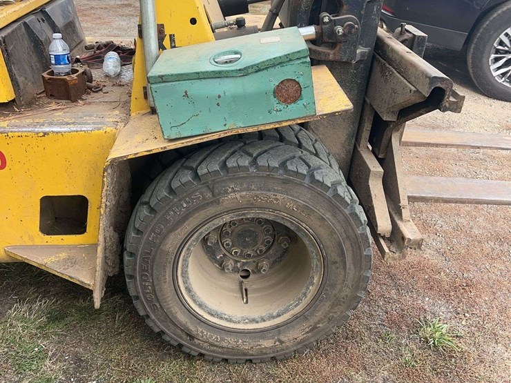 hyster-model-80-all-terrain-forklift-image-13