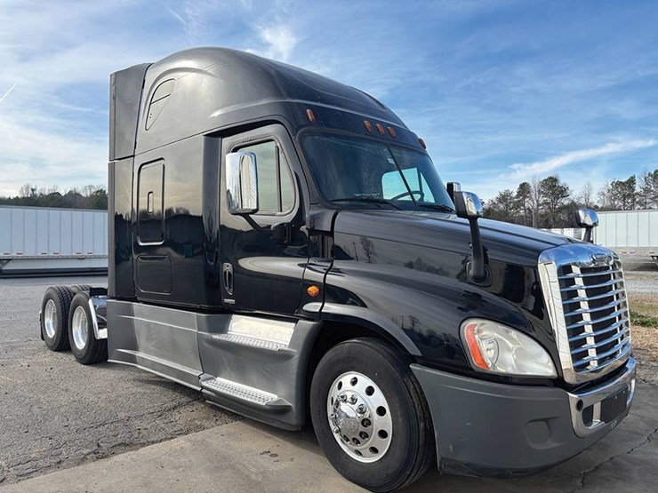 2016-freightliner-cascadia-125-evolution-image-1