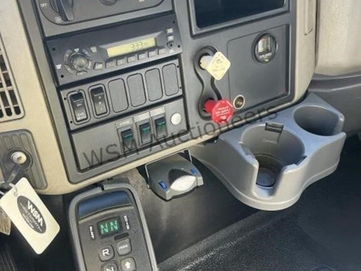 2009-international-7400-image-29