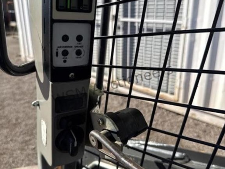 new-holland-l216-image-23