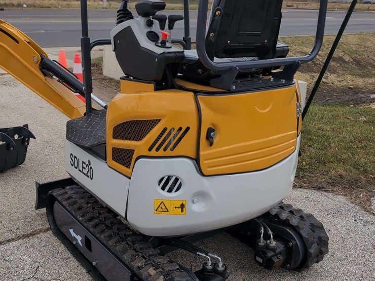 sdle20-mini-excavator---sd-launch-image-8