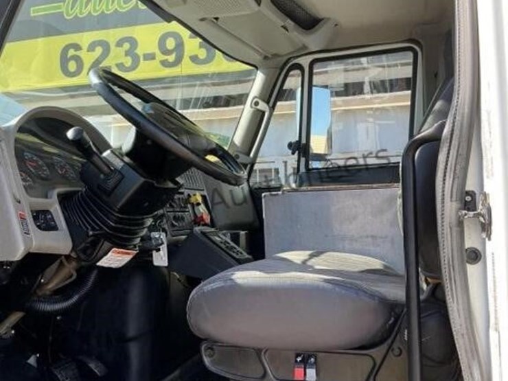 2013-international-7400-image-31