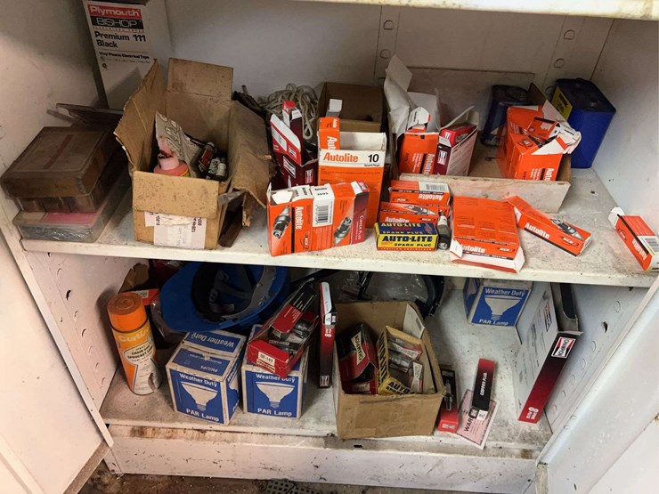 tool-cabinets-with-contents-and-arc-welder-image-23