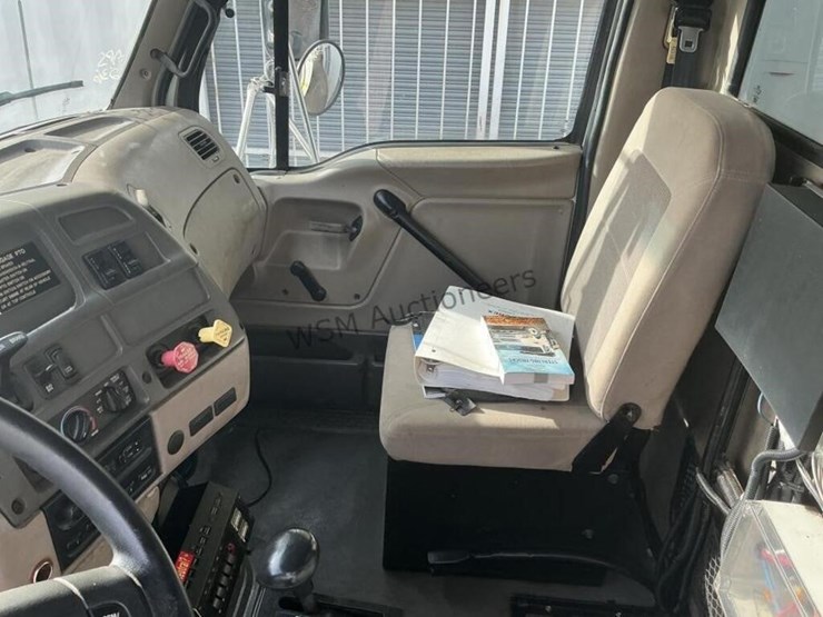 2007-sterling-l7500-image-27