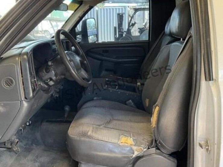 2006-chevrolet-silverado-3500-image-22