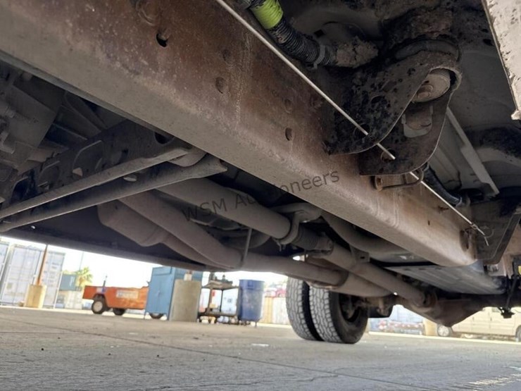 2005-gmc-sierra-3500-image-30