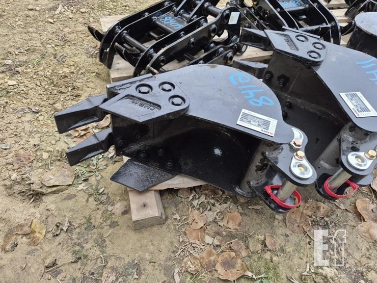 irlanch-mini-excavator-toothed-bucket-image-2