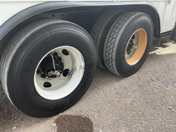 2007-sterling-l7500-image-11