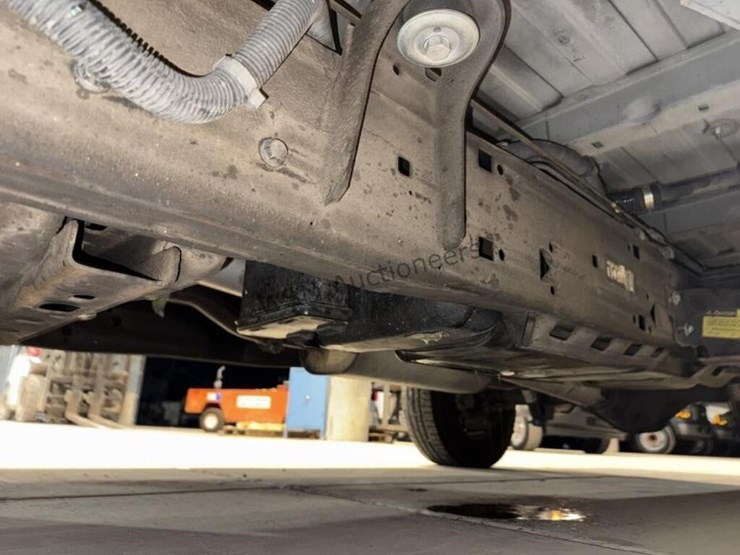 2015-chevrolet-express-2500-image-33