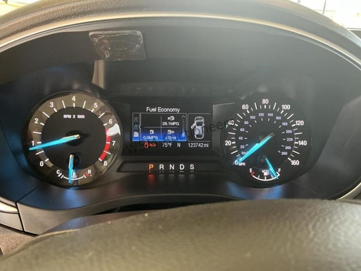 2015-ford-fusion-se-sdn-image-15