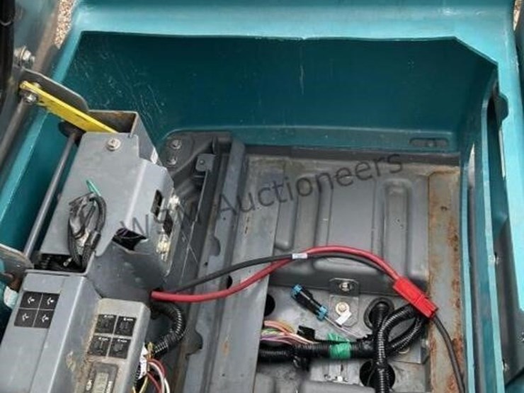 tennant-t7-amr-ride-on-sweeper-image-5