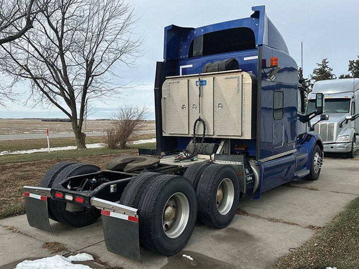 2019-peterbilt-579-image-2