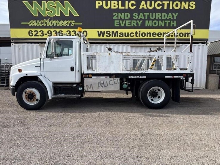 2003-freightliner-fl70-image-1