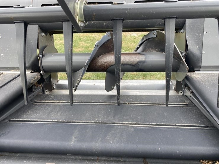 gleaner-30’-draper-head-image-8