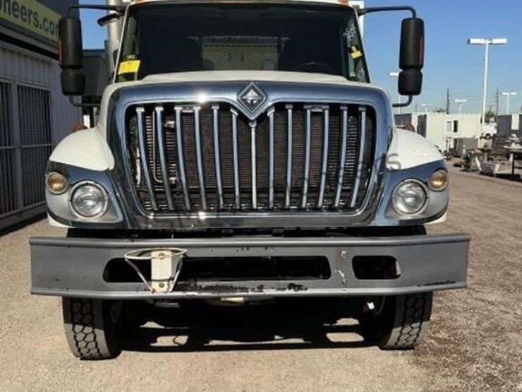 2009-international-7400-image-3