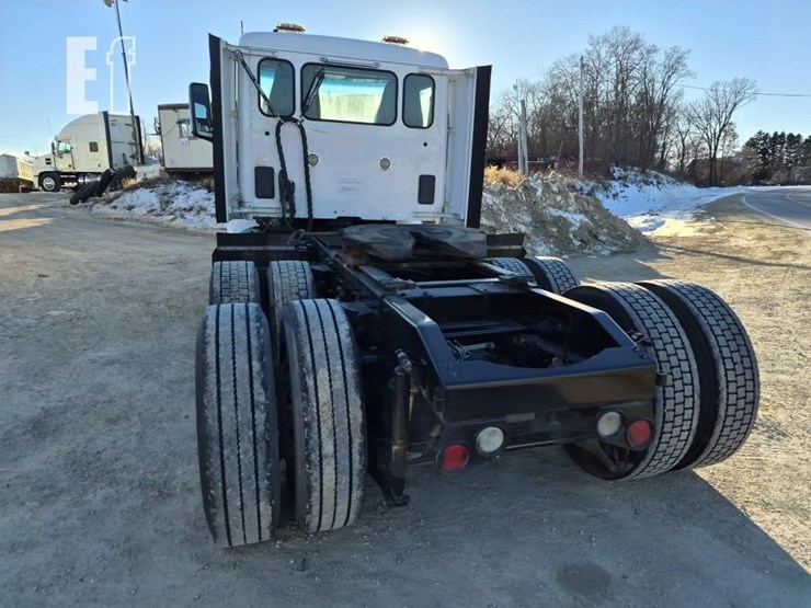 2017-peterbilt-579-image-13