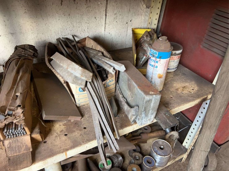 lincoln-arc-welder-and-welding-supplies-image-16