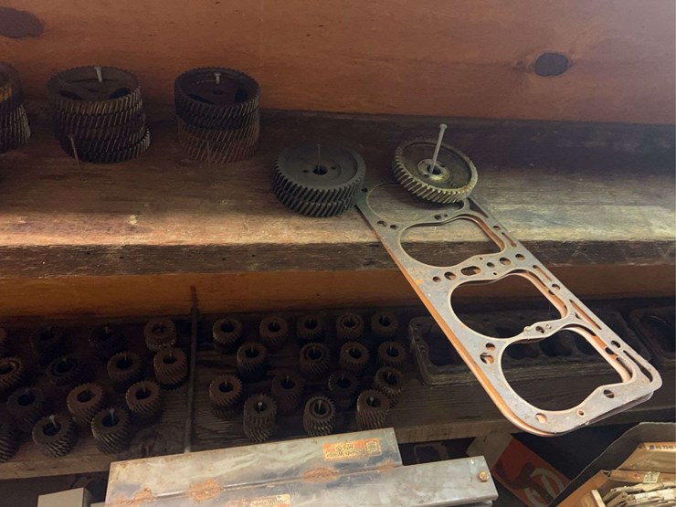 contents-of-shelf-and-gears-image-8