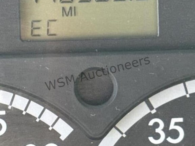 2003-freightliner-fl70-image-30