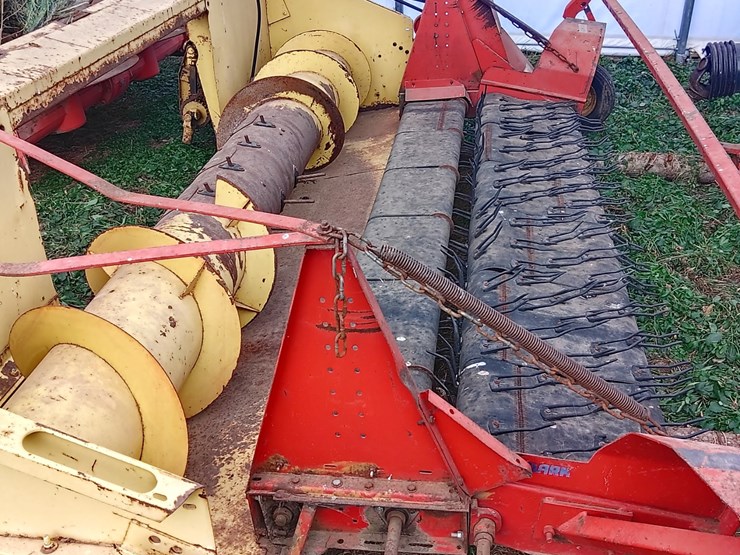 #4628-•-new-holland-pick-up-with-small-grain-image-1