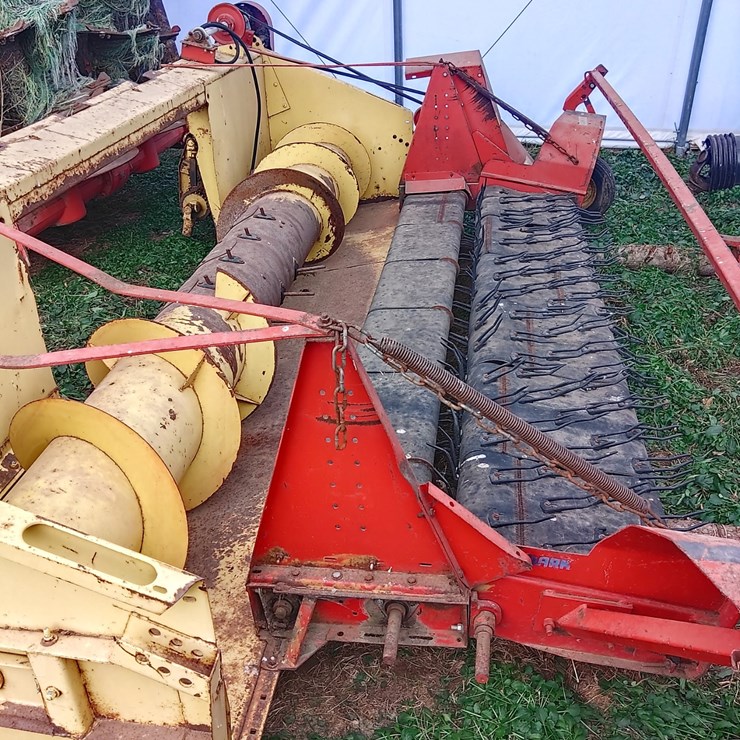 #4628 • New Holland Pick-Up with Small Grain