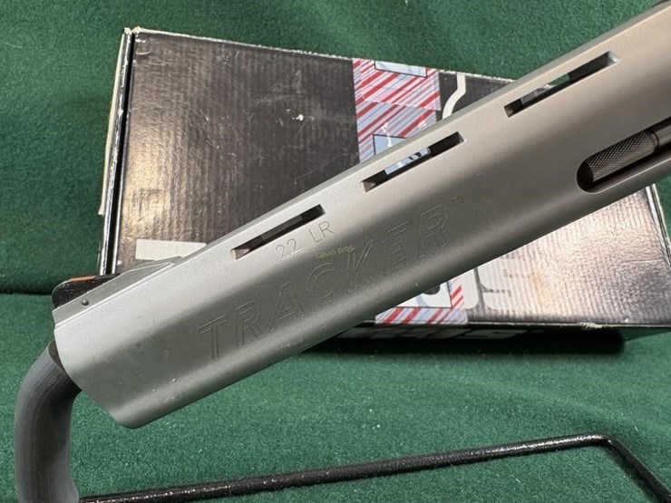 taurus-tracker-22lr-revolver-image-9