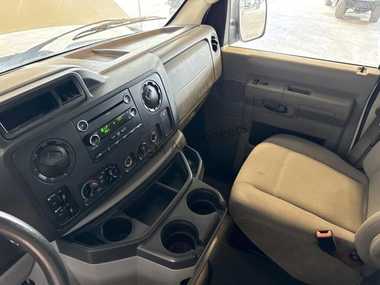 2009-ford-e350-image-21