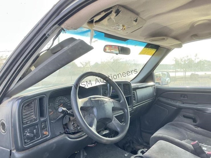 2005-chevrolet-silverado-2500-image-17