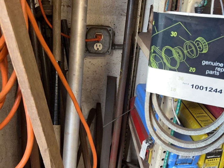 lincoln-arc-welder-and-welding-supplies-image-20