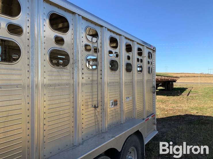 wilson-livestock-trailer-image-19