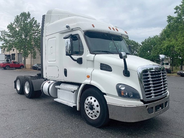 2019-freightliner-cascadia-113-image-1