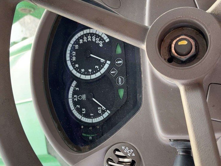 john-deere-6215r-image-10