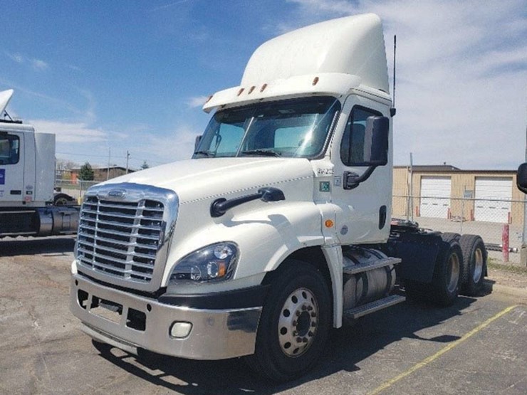 2017-freightliner-cascadia-125-image-1