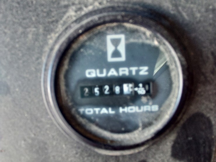 new-holland-tr97-image-6