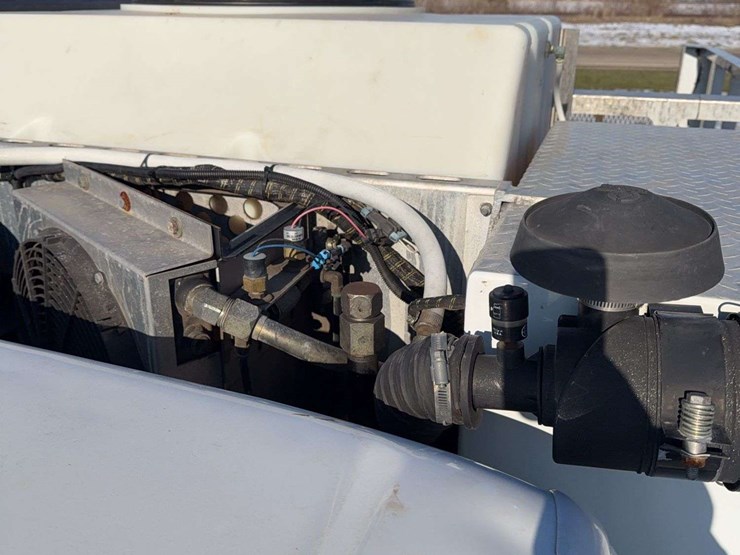 2006-f450-super-duty-tire-service-truck-image-8